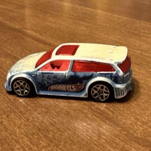 Hot Wheels Audacious Mattel 2002 Diecast White‎ and Blue Car Loose